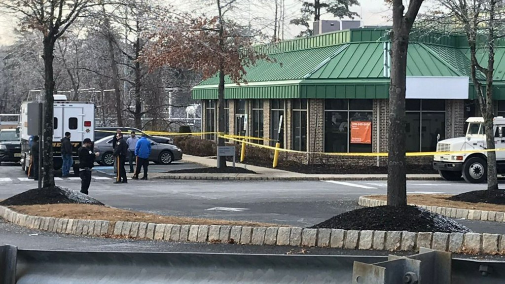 Guard shoots man who tried to grab cash bag at New Jersey bank. Authorities say a Loomis Security truck was either making a pickup or a delivery at the Wayne Plaza Square Mall branch when a 33-year-old man tried to steal one of the cash bags one of the guards was carrying.