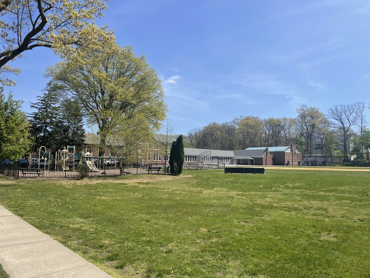 Students shelter in place @HHK_School only as precaution. Bear was spotted this morning on school grounds.   No danger to anyone at school.