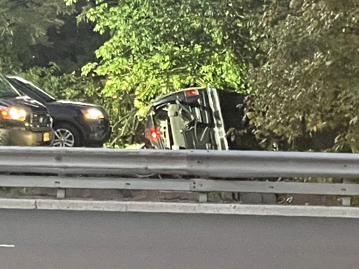 4 people are dead 8 injured after this van overturned on the Palisades Parkway overnight