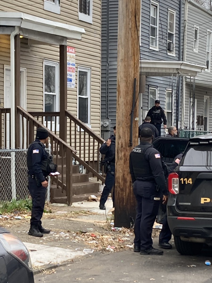 Barricaded domestic violence suspect (agg assault and threats)  at Hillman street.    Entry was gained by Patrols and ER Team.  Suspect taken into custody without incident